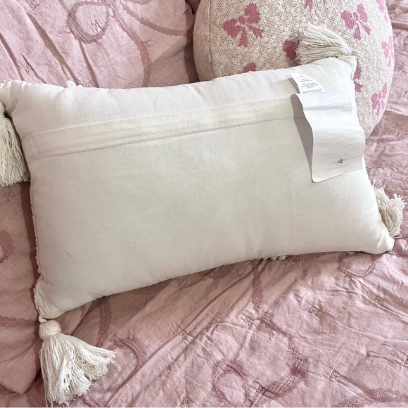 Off white rectangle Pillow tassel - Picture 2 of 5